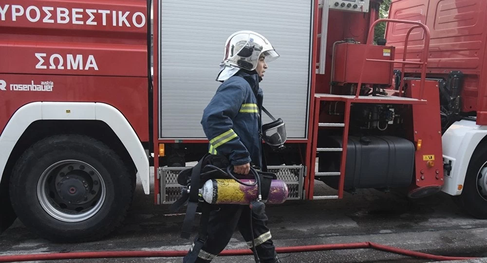 Φωτιά στην Πανεπιστημιούπολη απέναντι από τις φοιτητικές εστίες
